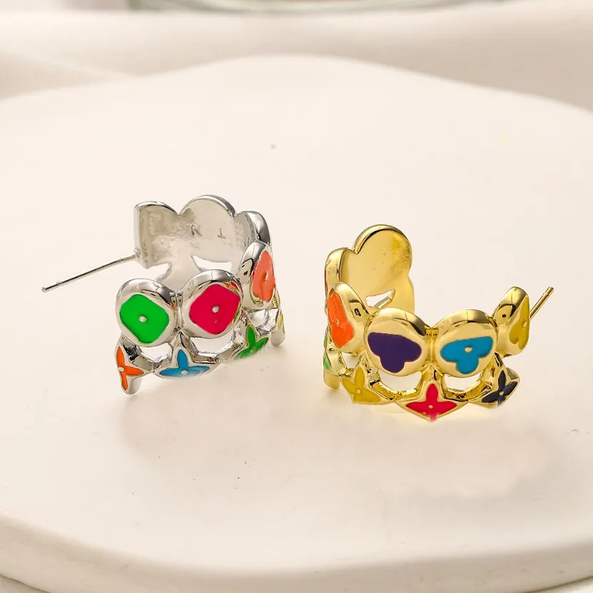 Designer colorato Wmens smalto orecchini fascino lettera di marca placcato oro regalo orecchini pendenti in lega non sbiadiscono gioielli di alta qualità orecchini di stile di lusso