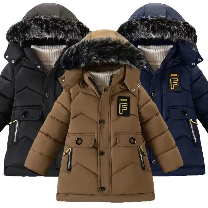 ジャケット2023スタイル冬の暖かい男の子ジャケットレターfファッションのぬいぐるみのぬれた毛皮の襟付きフード付きヘビーコート231026