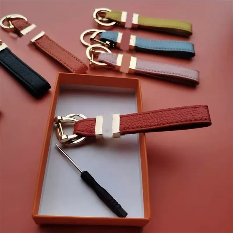 Keychains designer small luxury designer designer key chain handbags car solid color leather men women bag charm pendant keyring as gift pj094