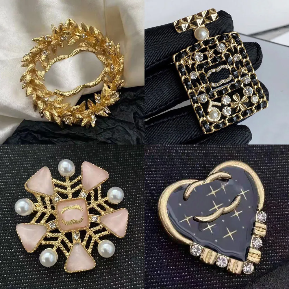 Designer Broche Broche Broche Mode Ont Cgletter Plaqué Or Sier Cristal Perle Femmes Marque Lettre Broches Broches Couple Romantique Cadeau