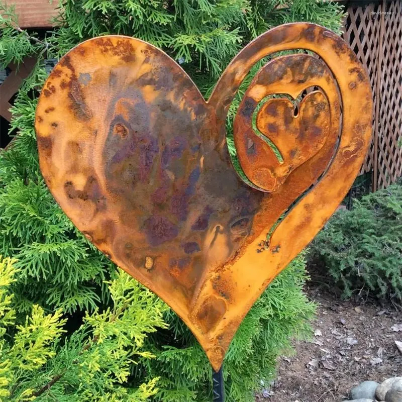 Garden Decorations Outdoor Rusty Metal Love Column Decoration Courtyard Lawn Art Wrought Iron Ornaments Retro Heart Gifts