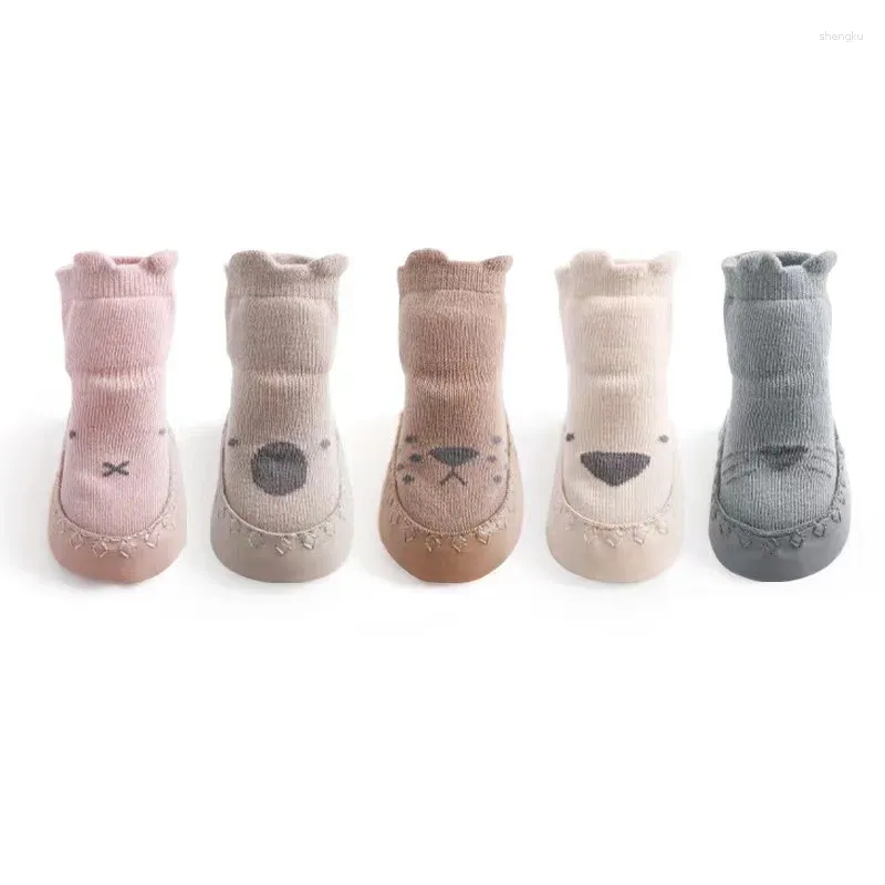 Första Walkers Autumn and Winter Baby Floor Shoes Socks Soft Sole Mid Tube Anti Drop Korean version Söt tecknad Walking Sho
