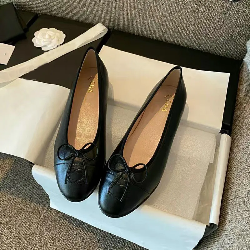 Paris lyxdesigner svart balettlägenheter skor kvinnor märken quiltade äkta läder glid på ballerina rund tå mode dam klänning skor kanal6