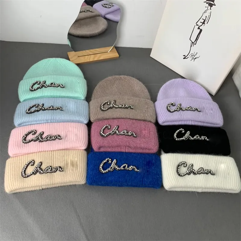 Berretto di design per coppia autunno e inverno Moda colore caramella cotone caldo lettera ricamo cappello di cristallo data viaggio all'aperto vacanza regalo cofano