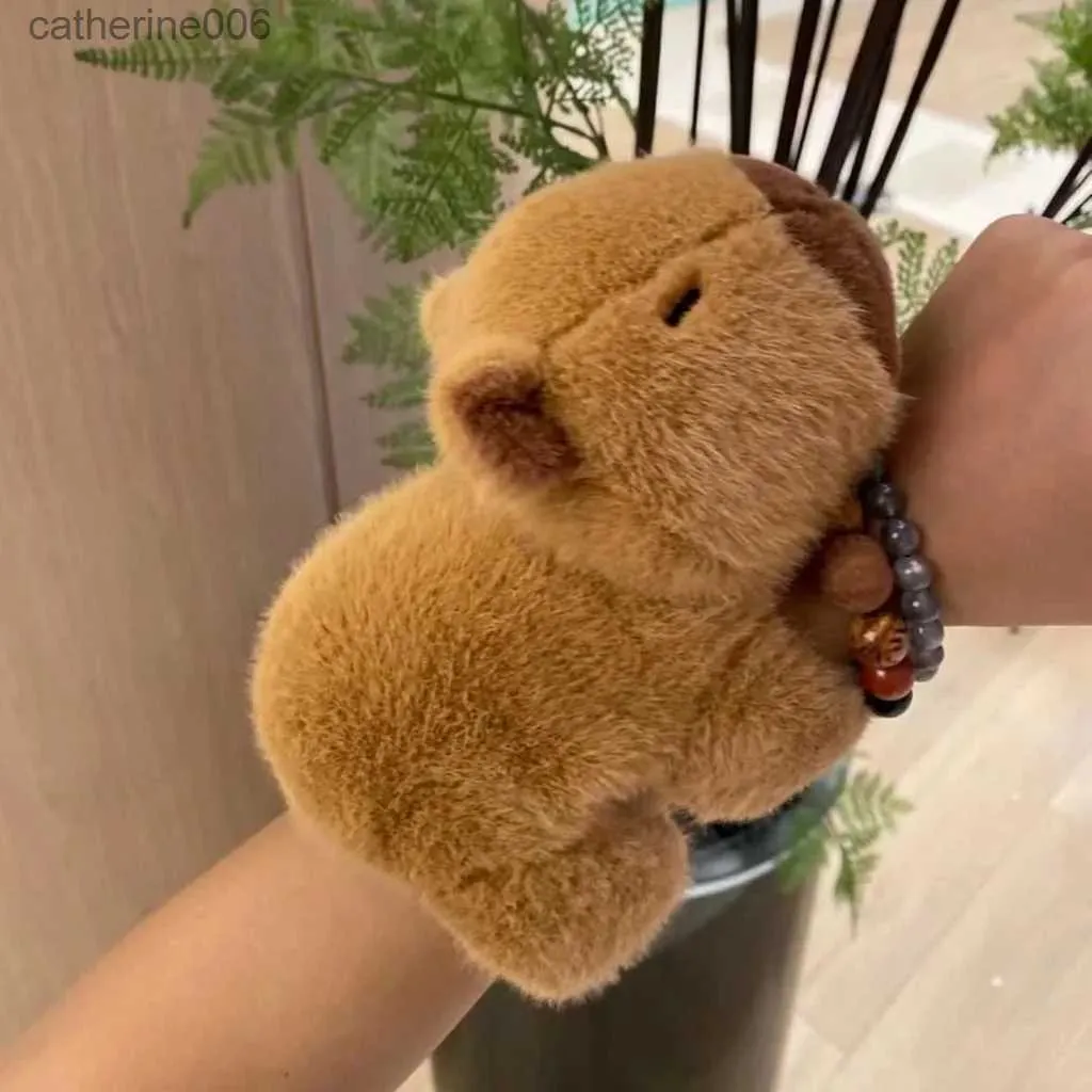 Knuffels Rytanda Capybara Clap Circle Toys Slap Snap Wrap Polsbandje Armband Capybara Pluche Handring Fun Pop Circles Kerstcadeau voor kinderenL231029