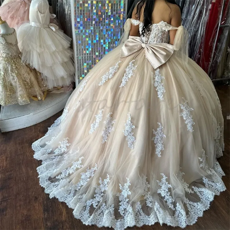 Prinzessin Champagner 15 Quinceanera Kleider mit weißer Spitze Ballkleid Schatz Vestidos De 15 Xv Anos Korsett Geburtstag Ballkleid Schleife Para 2024 Sechzehn Partykleid