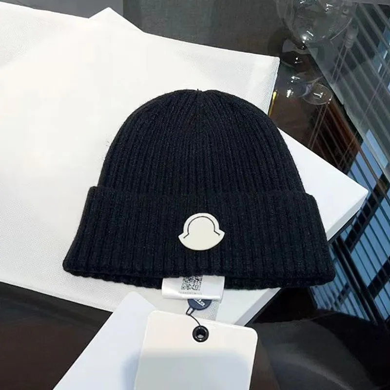 Cappello lavorato a maglia/Cappello lavorato a maglia da donna di design di alta qualità Cappello lavorato a maglia da uomo Cappello caldo autunno/inverno Cappello spesso Berretto con palla di pelo moda stile classico