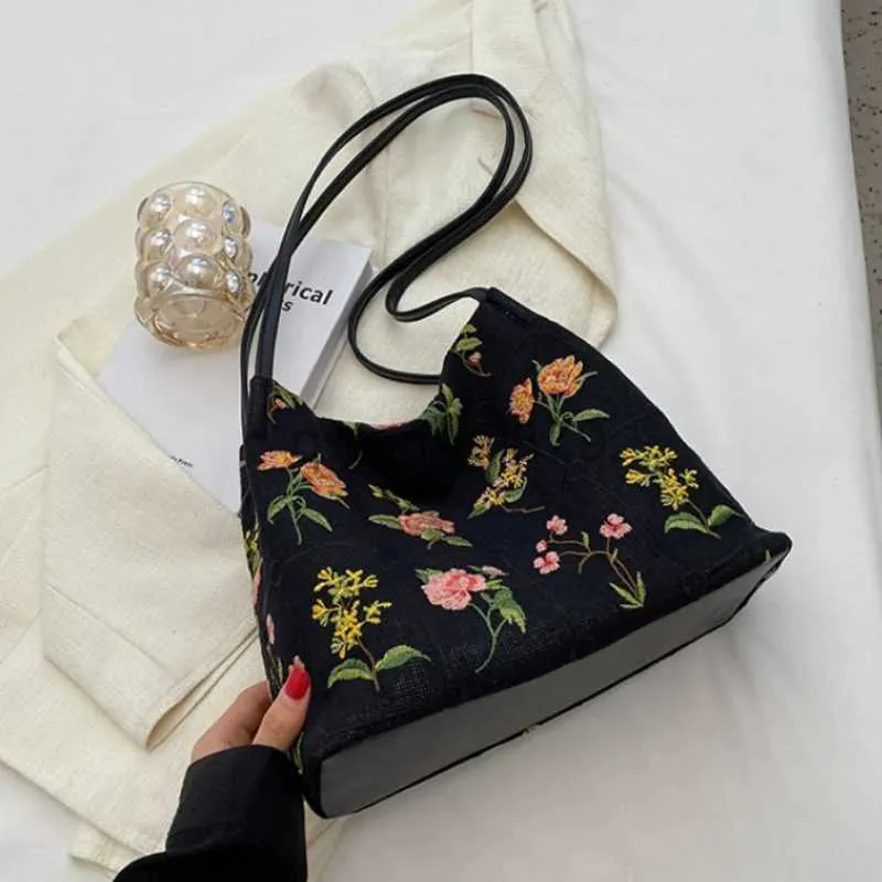Axelväskor handväskor lyxvarumärke stor blomma handväska 2023 högkvalitativ kvinnors designer och högkapacitet soul bagqwertyui879