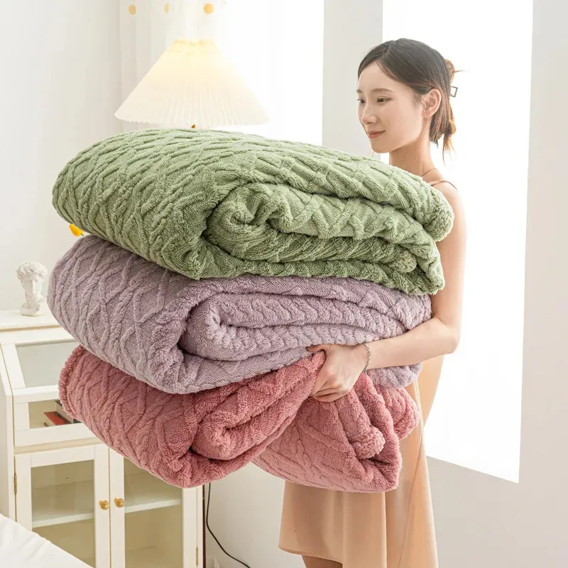 Blankets Autumn Winter Warm Blanket for Double Bed Thick Plush Soft Sofa Throw Comfortable Solid Color Coral Fleece Fabric Quilt 231027