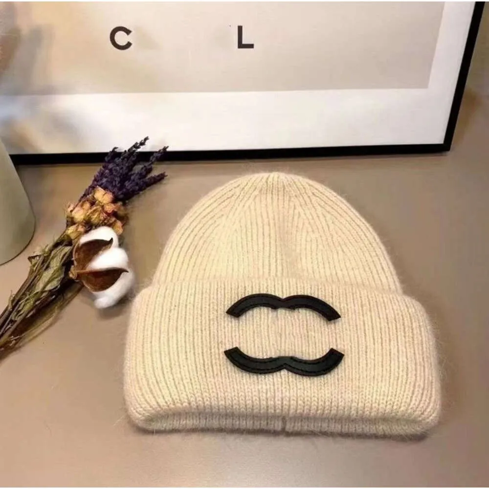 Designer Brand Men's Beanie Women's Autumn and Winter Small Fragrance Style New Warm Fashion All-match CE Letter Knitted Hat592487