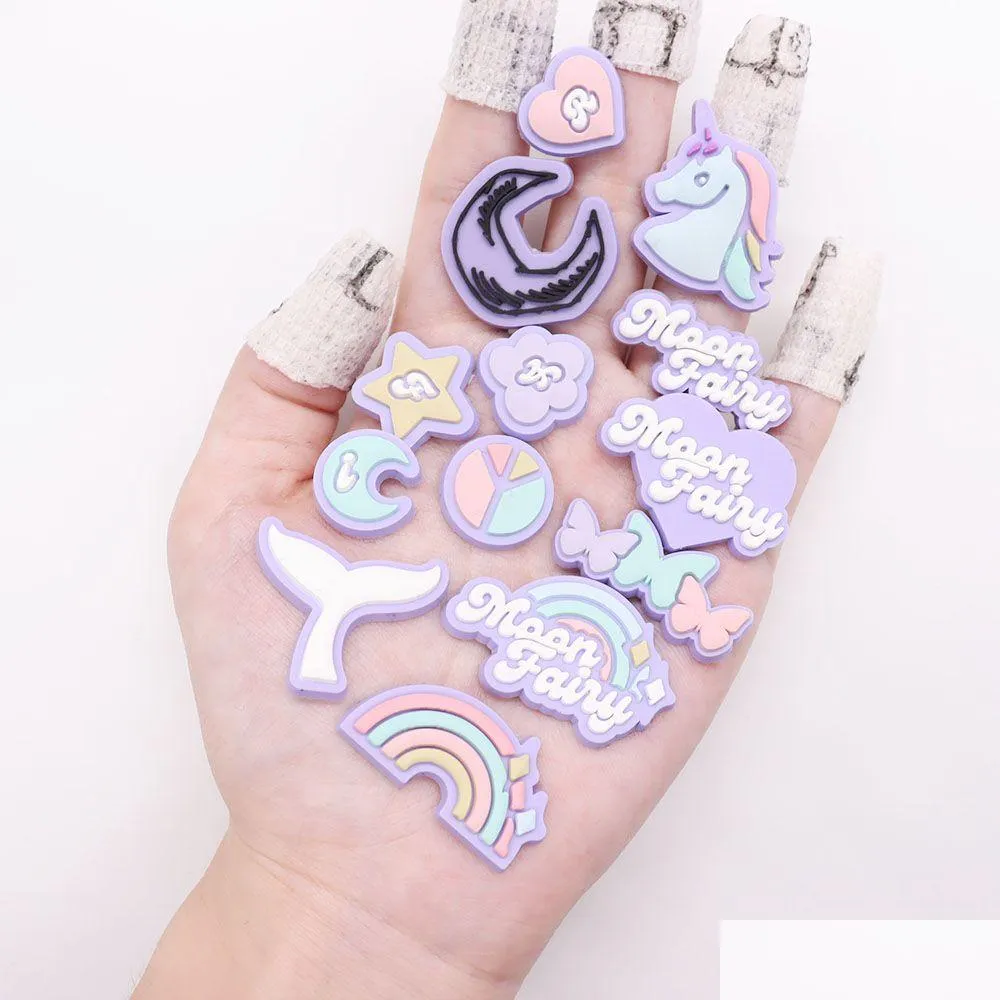 Charms 50sts Rainbow Star Moon PVC Garden Shoes Charms spännetillbehör Diy Jibz Shoe Decoration Sandaler Prydnad för Drop Deli Dhov7