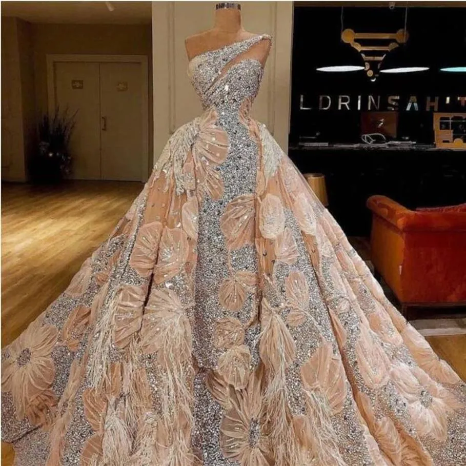 イブニングドレスの女性ドレスドレスYousef aljasmi Ball Gown one Shourdle Appliques銀色のクリスタルフェザーストラップレスキムカーダシアンカイリーJ250y