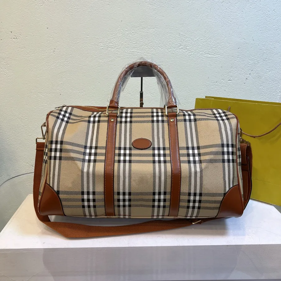 Burberry weekend bag hotsell