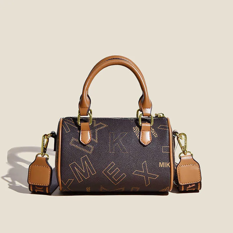 Women s 2023 New Advanced and Exquisite Boston Shoulder Bag Light Luxury designer Handbag Classic Crossbody Purses Outlet