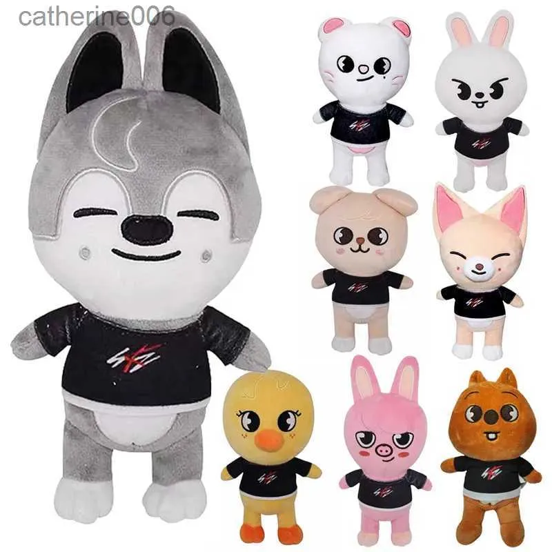 حيوانات أفخم محشوة Skzoo Plush Toys 20cm Stray Kids Plush Wolf Chan Cartoon Plushies Plushies Doll Kawaii Companion for Kids Adults Fans Giftl231027