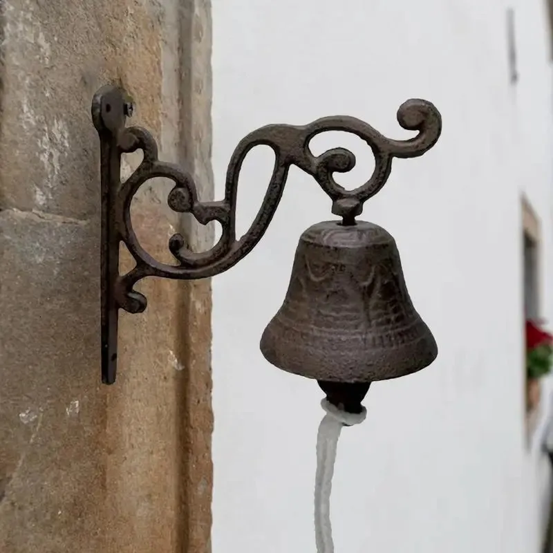 Oggetti decorativi Figurine Campana rustica per esterni retrò Porta in metallo montata a parete in ghisa di grandi dimensioni vintage per campanelli per accento esterno di una fattoria 231027