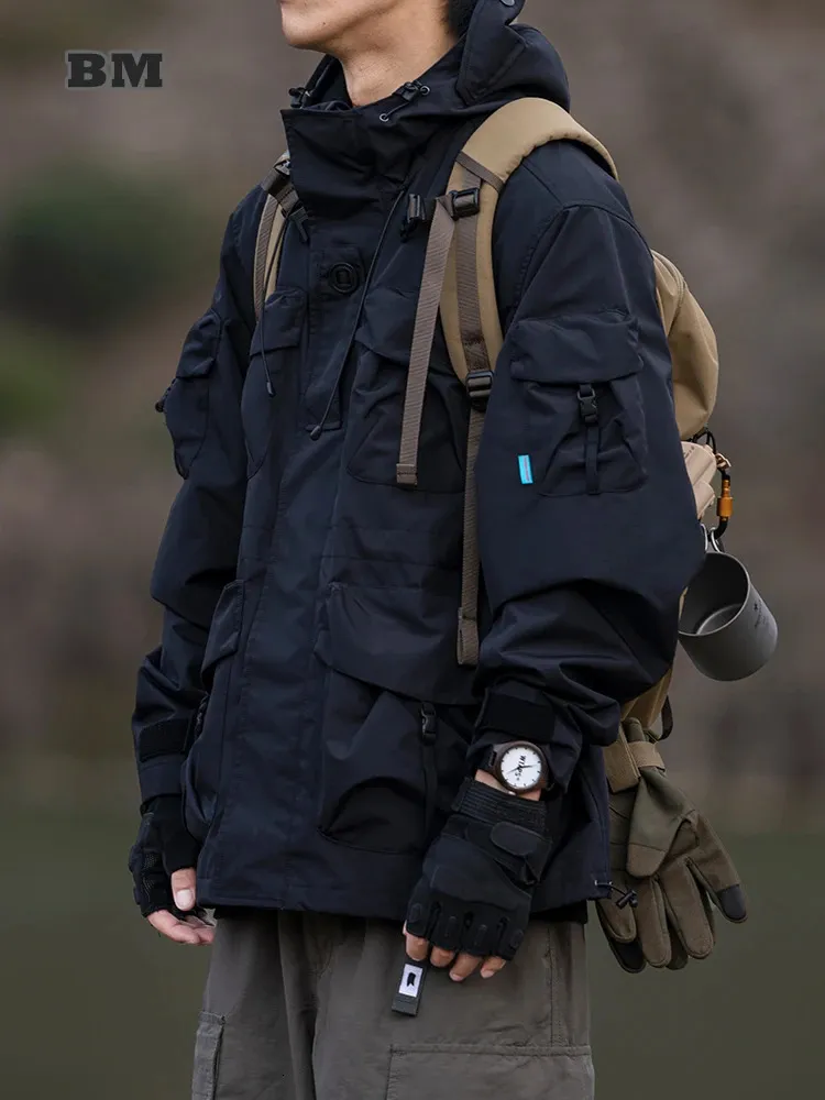 Мужские куртки Японский тренд Открытый куртка с капюшоном Harajuku Высокое качество Пальто-карго Альпинизм Свободная функциональная ветровка Мужская одежда 231027