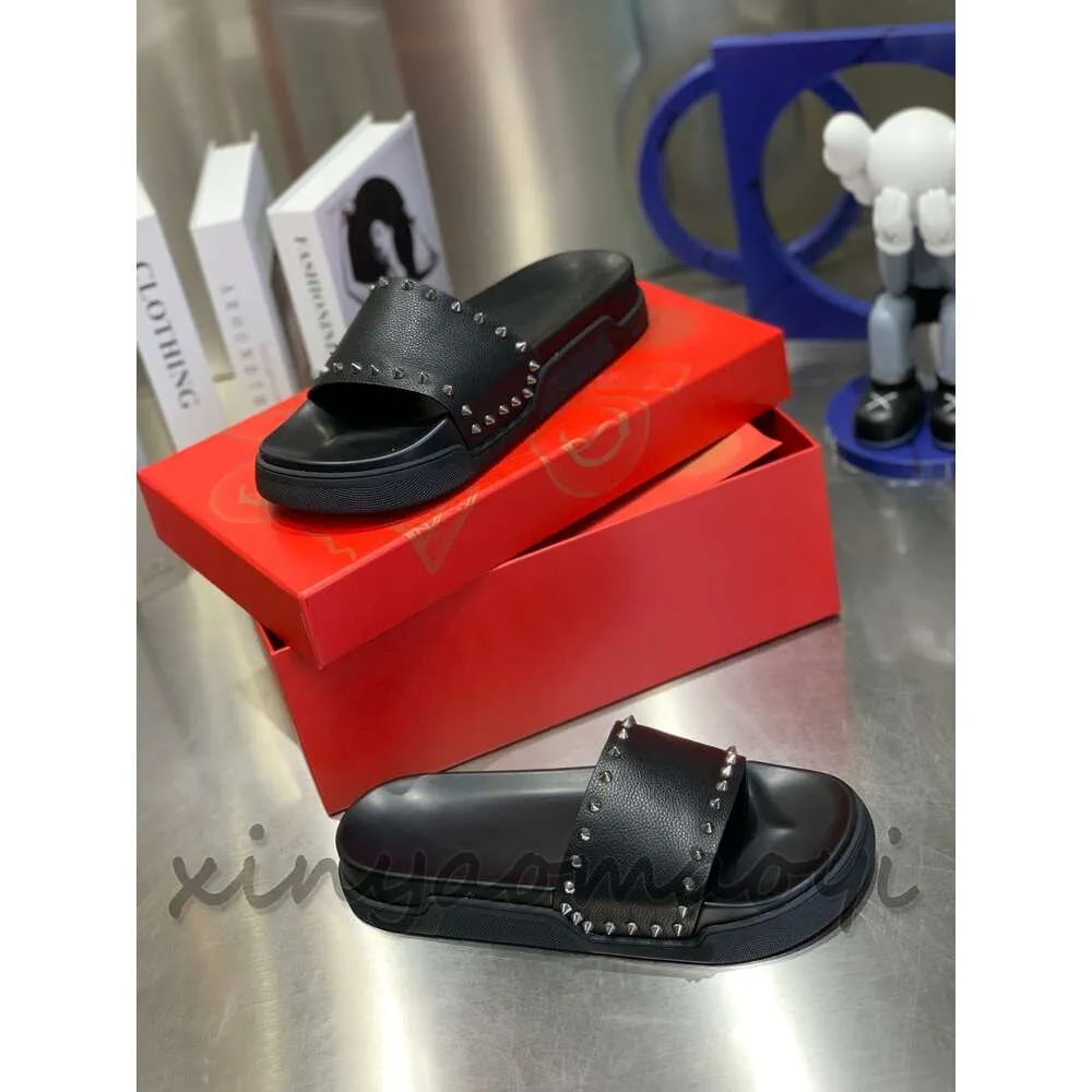 2023 Designer Slides Hommes Femmes Pantoufles Summer Sandal Beach Slide Plate-forme plate Dames Accueil Chaussures de mode Tongs rayé Tiger Bee Causal Slipper