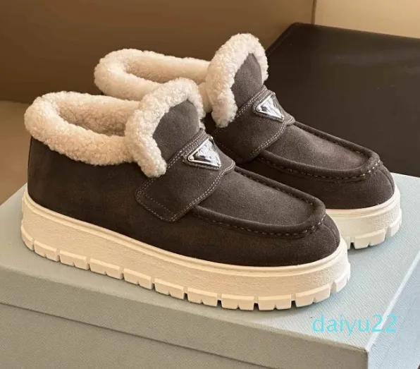classiche sneakers in lana autunnali e invernali in morbida pelle scamosciata e fodera in cashmere di agnello integrata in lana e pelle per calore e calore