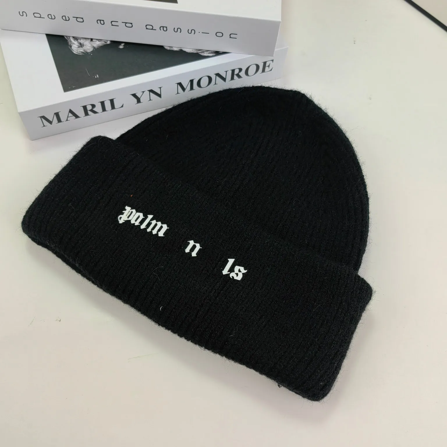 Chapeau tissé en cachemire à la mode pour dames, bonnet de styliste, casquette d'hiver, lettre, chapeau tricoté chaud pour hommes, cadeau d'anniversaire