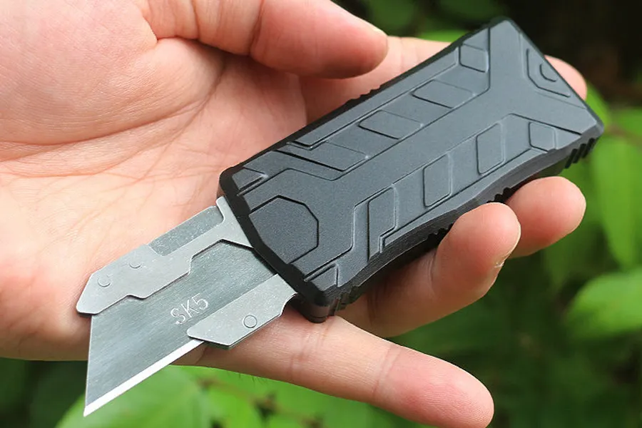 Offerta speciale M6677 Coltello tattico automatico SK5 Lama satinata CNC Manico in alluminio aeronautico Coltelli tagliacarte tascabili EDC con lame da 5 pezzi