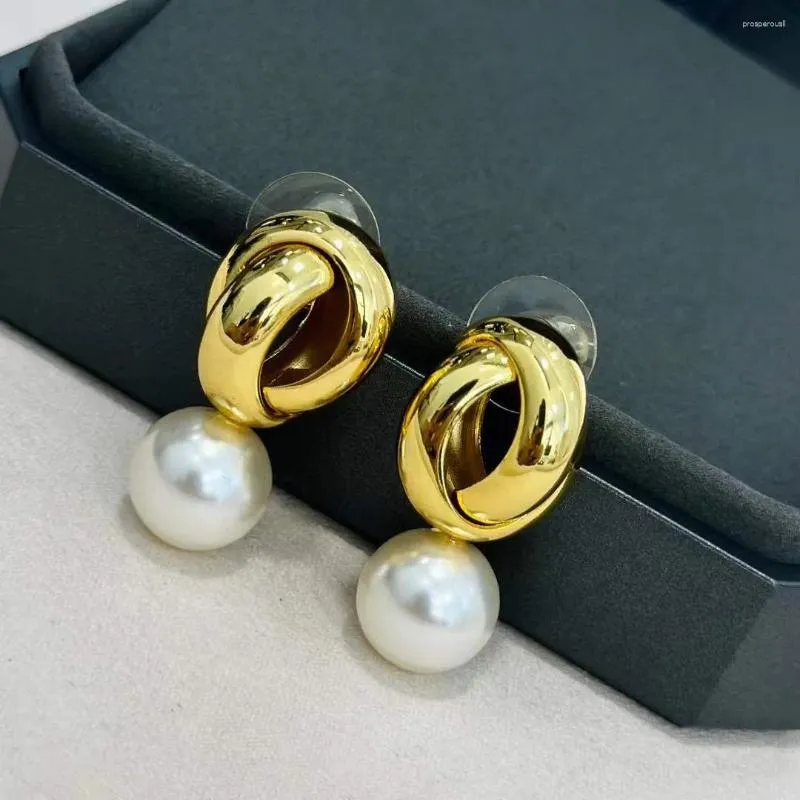 Studörhängen berömda kvinnor stora pärla örhänge vintage slät guldpläterad cirkel unikt geometriskt parti metall smycken tillbehör