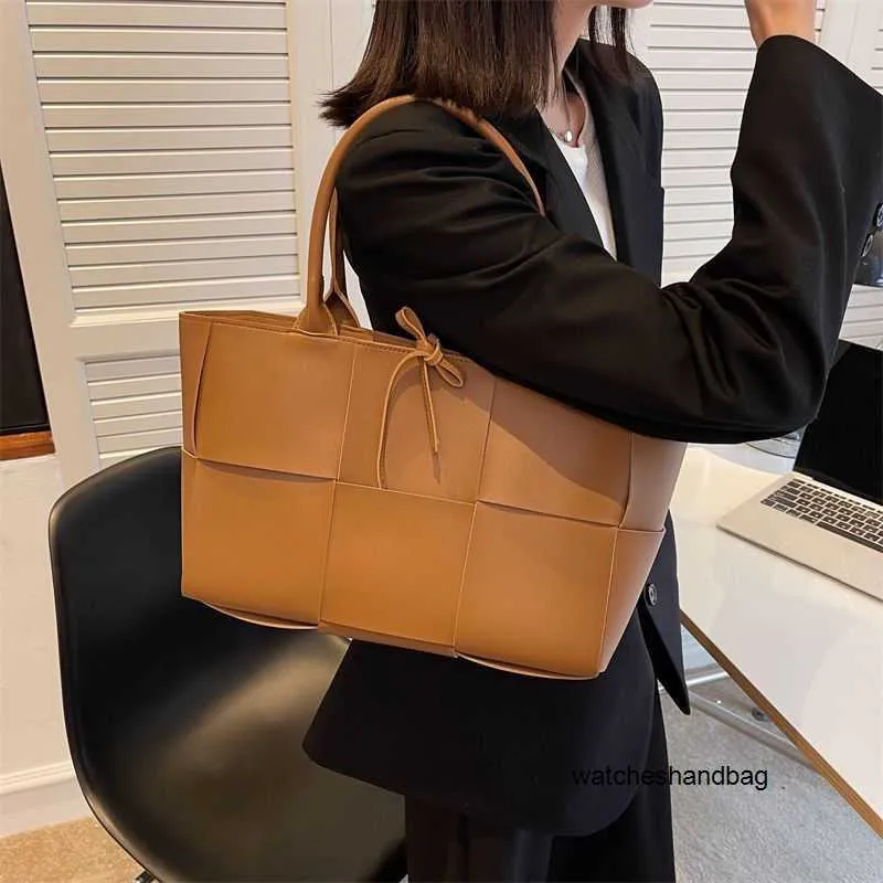 Designer handtas met logo Vroege lente geweven damestas Moeder kind Tote Eén schouder handtas Tweedelige set boodschappentas Grote capaciteit