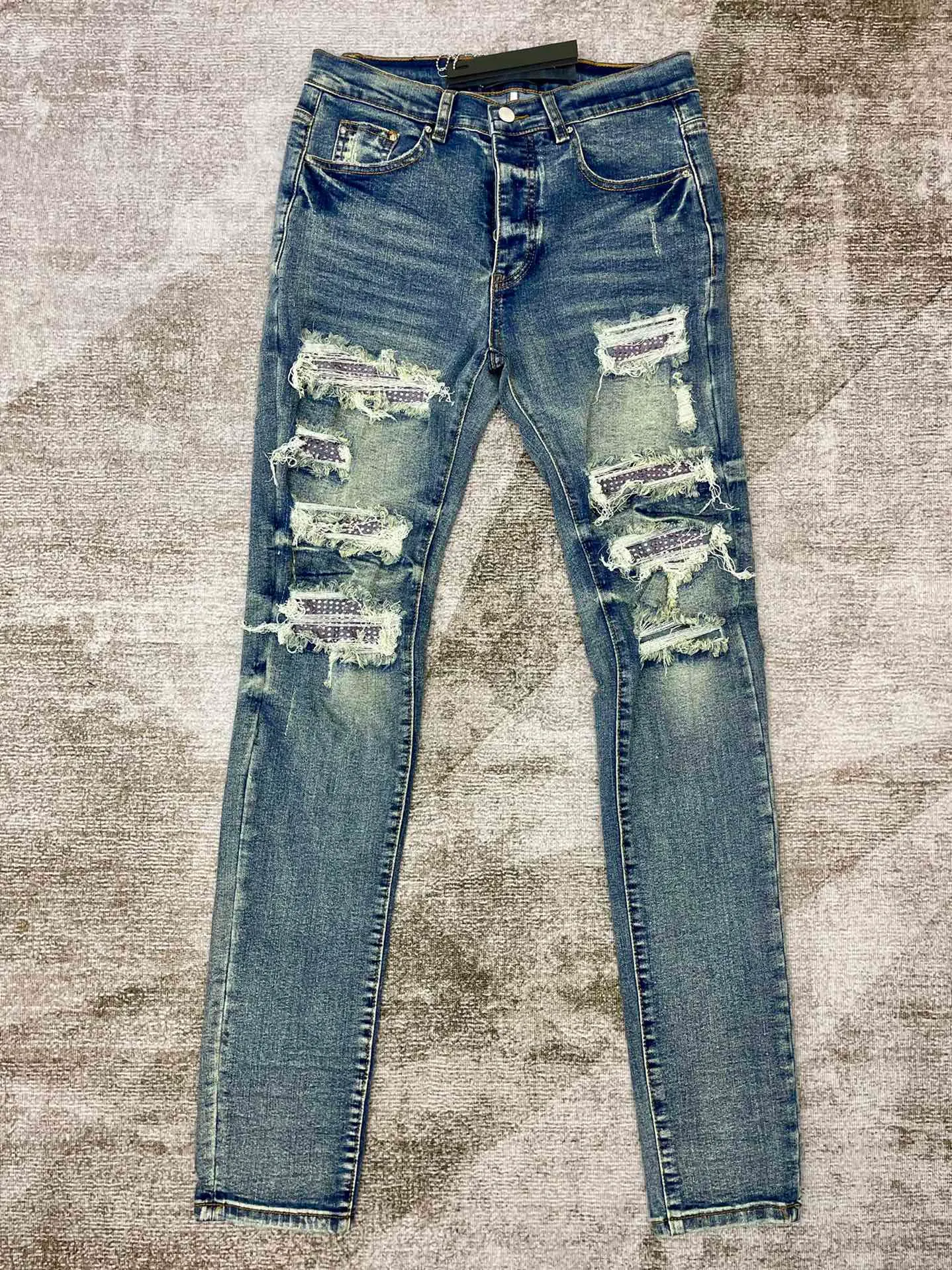 jeans för män staplade jeans män väl slitna vintage denim indigo italienska stretch denim mocka lappar vid knän tvätt förstörda patched-knappflug-jeans