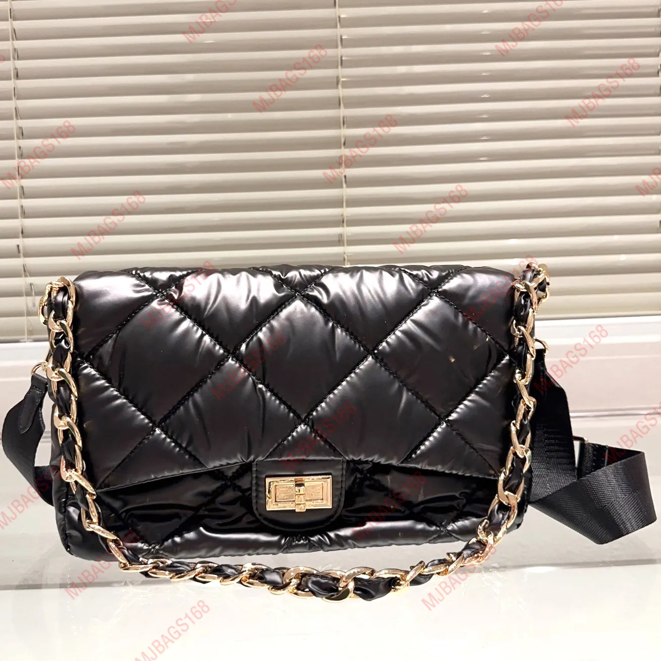 Luxury Designer Womens Thick Strap Shoulder Bag With Embossed Flower  Letter, Leather Chain Strap, And Multiple Pockets For Makeup, Underarm,  Travel, Or Everyday Use From Brandclothing2020, $46.92 | DHgate.Com