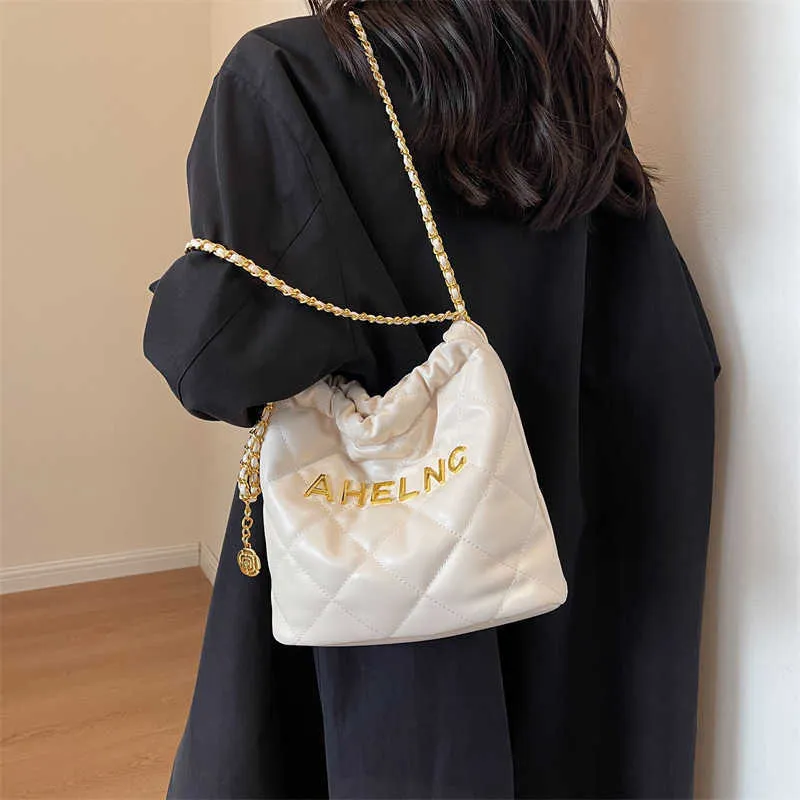 Bags Store Outlet This popular foreign style small for women 2023 new designer versatile chain tote letter crossbody bag