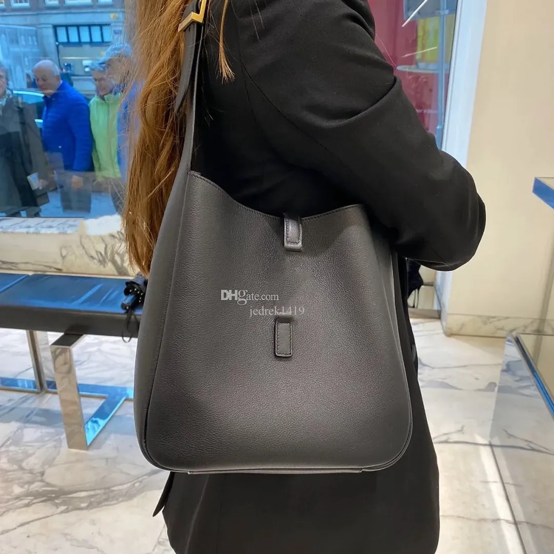 Designer Leather Bucket Bag For Women LE 5A7 Fashionable Hobo Underarm Hobo Handbags With Large Capacity For Work Travel And Casual Shopping From Jedrek1419 350.68 DHgate.Com