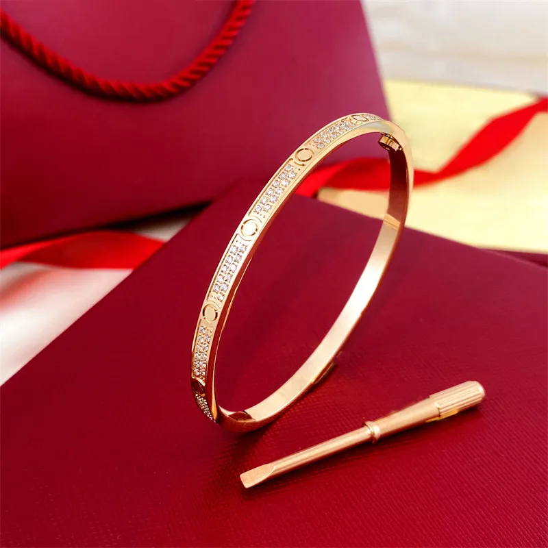 Bracelet de créateur de mode femmes amour bracelet plein diamant bijoux femme et hommes 18K hausse plaqué or tournevis manchette bracelets filles cadeau cadeau de fête quotidien