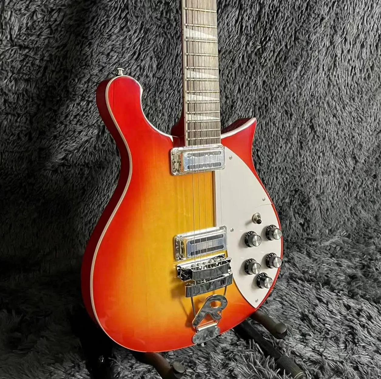 Guitare électrique personnalisée de style 600, couleur Cherry Sunburst, avec système de queue R, pont, accepter la guitare OEM