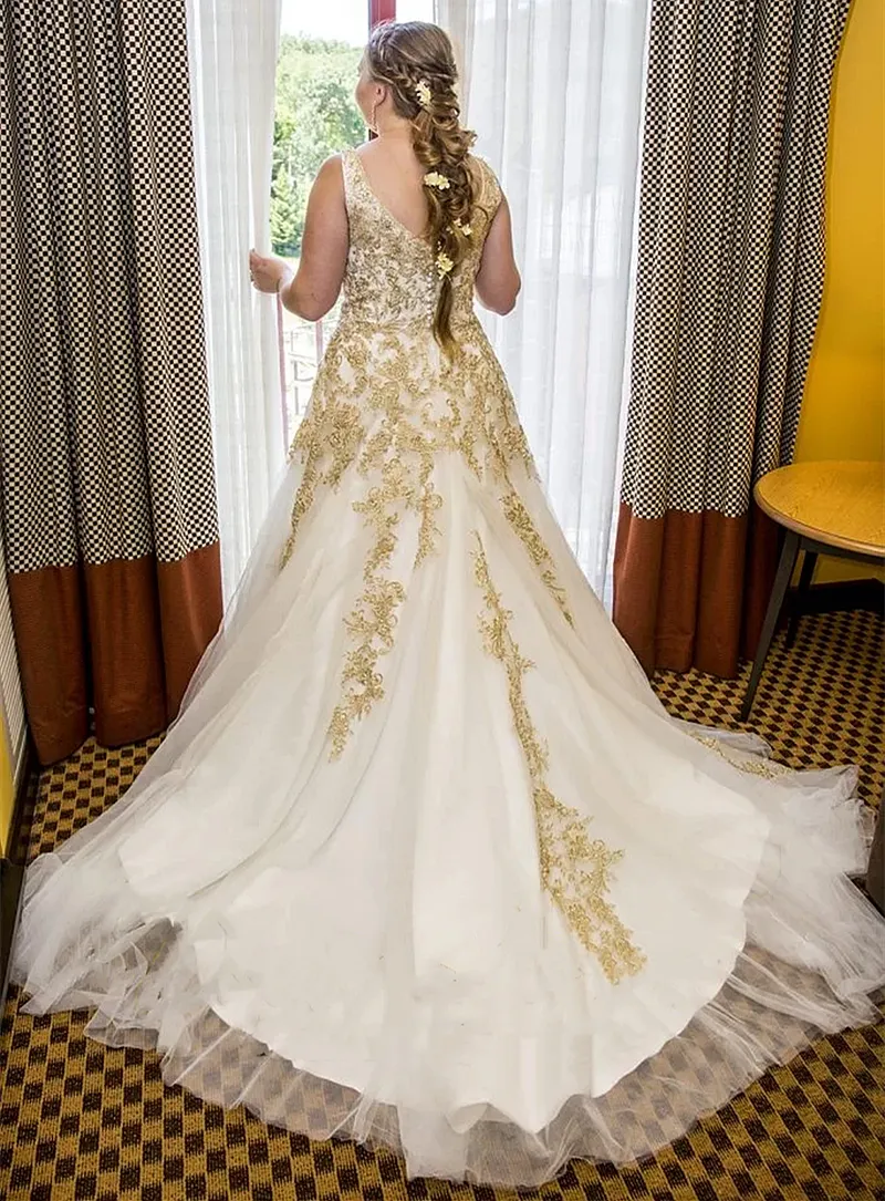 Elegant Ivoire Et Or Vintage Une Robe De Mariee En Ligne Avec Appliques De Dentelle De Style Victorien Robe De Mariee 2024 Du 141 51 DHgate