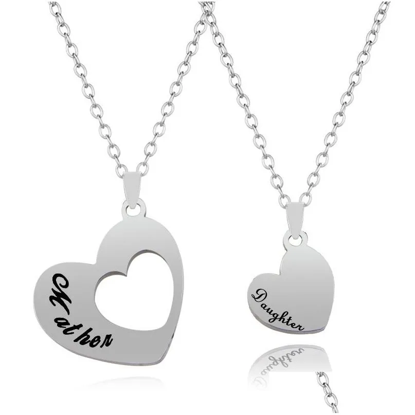 Pendant Necklaces 2Pcs/Set Mother Daughter Heart Necklace Stainless Steel Splicing Engraved Letter Love For Women Girls Mom Jewelry Gi Dhefo