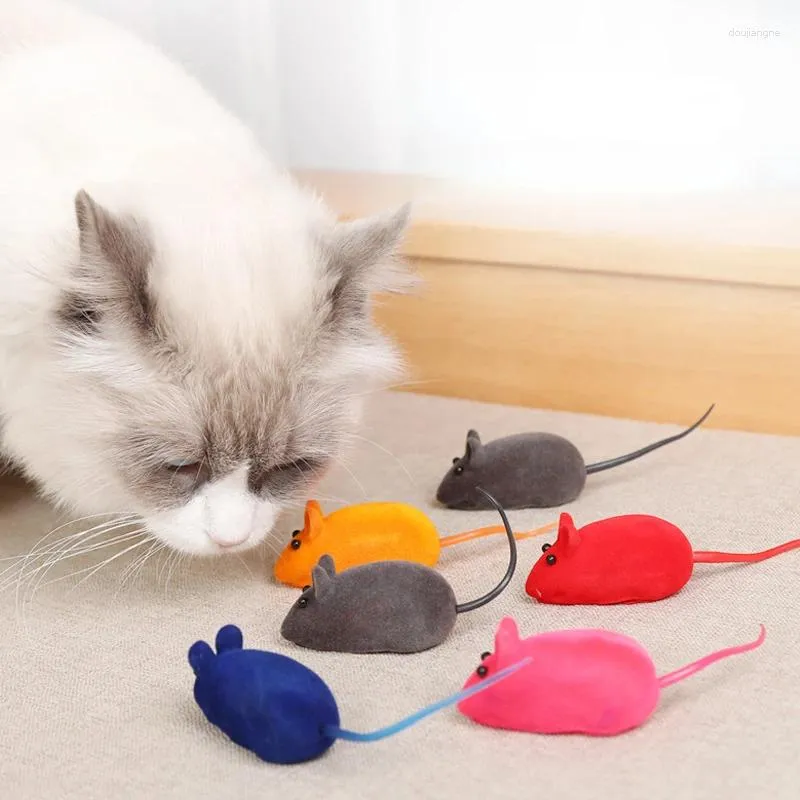 Brinquedos de gato 3pcs rato artificial de plástico macio bonito com cor aleatória rangendo som animal de estimação e cão