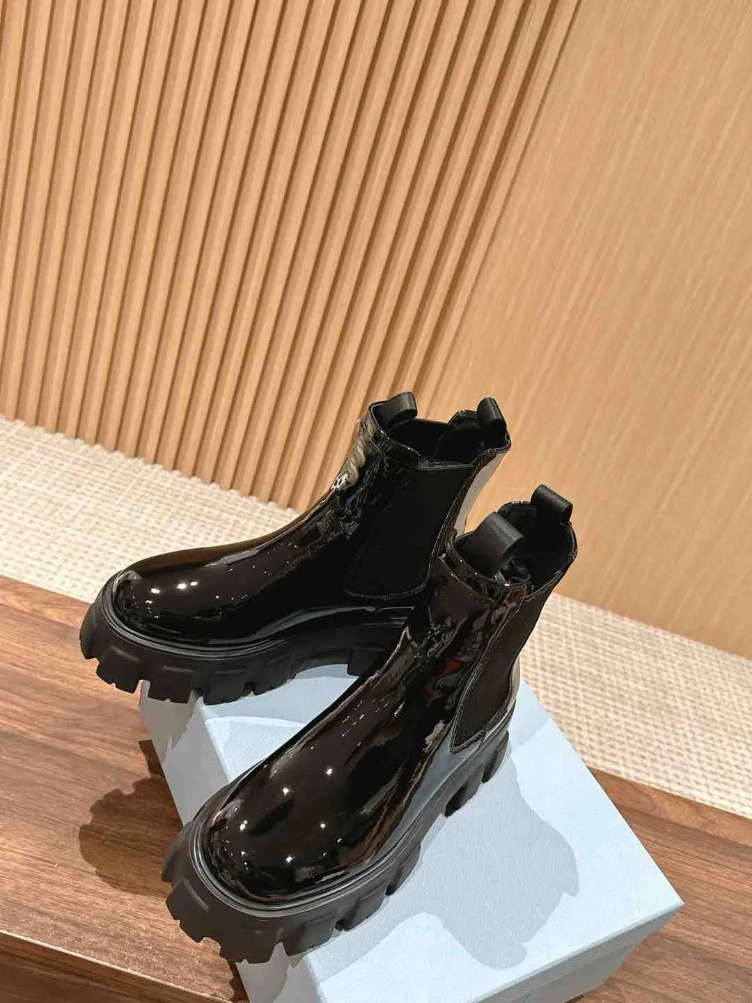 Stivaletti medi in vera pelle da donna di alta qualità firmati con lacci Scarpe classiche Stivaletti in tela di nylon con neve invernale e autunnale