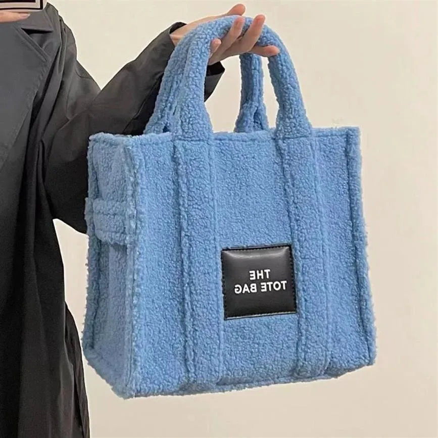 2021 Ny höst- och vinterlamm Cashmere Tote Bag Temperament Bär handväska Enkel axel över den kvinnliga väskan30y