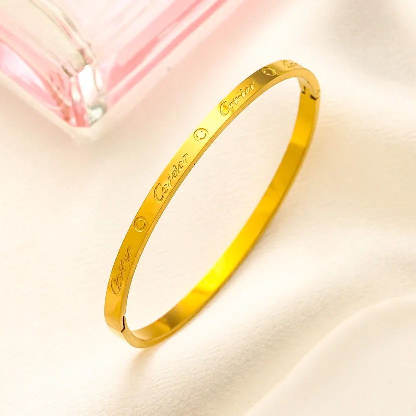 Autumn New Designer Bracelet Women Family Love Gift Bracelets 18K Gold Plated Boutique Style Jewelry Luxury Brand Christmas Bangle