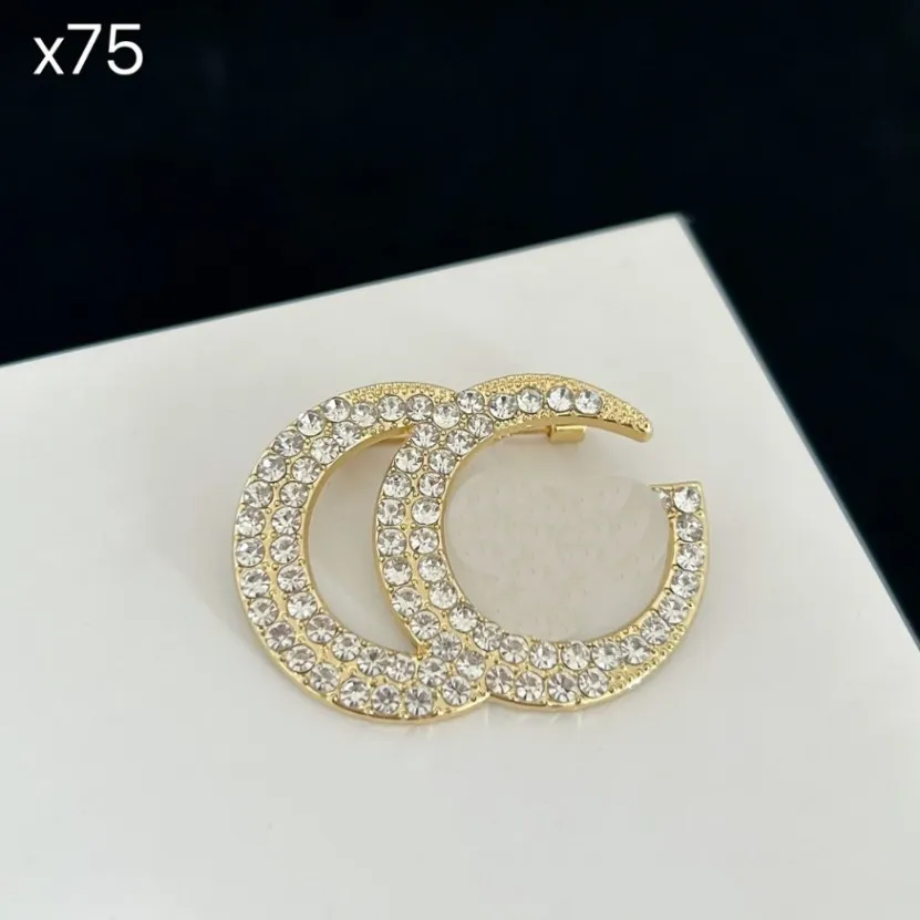 Eenvoudige Letter Kristal Klassieke Kwastje Parel Broche Ontwerper Luxe Liefde Sieraden Pins Ontwerp Liefde Cadeaus voor Mannen Vrouwen Vergulde Diamanten Broches