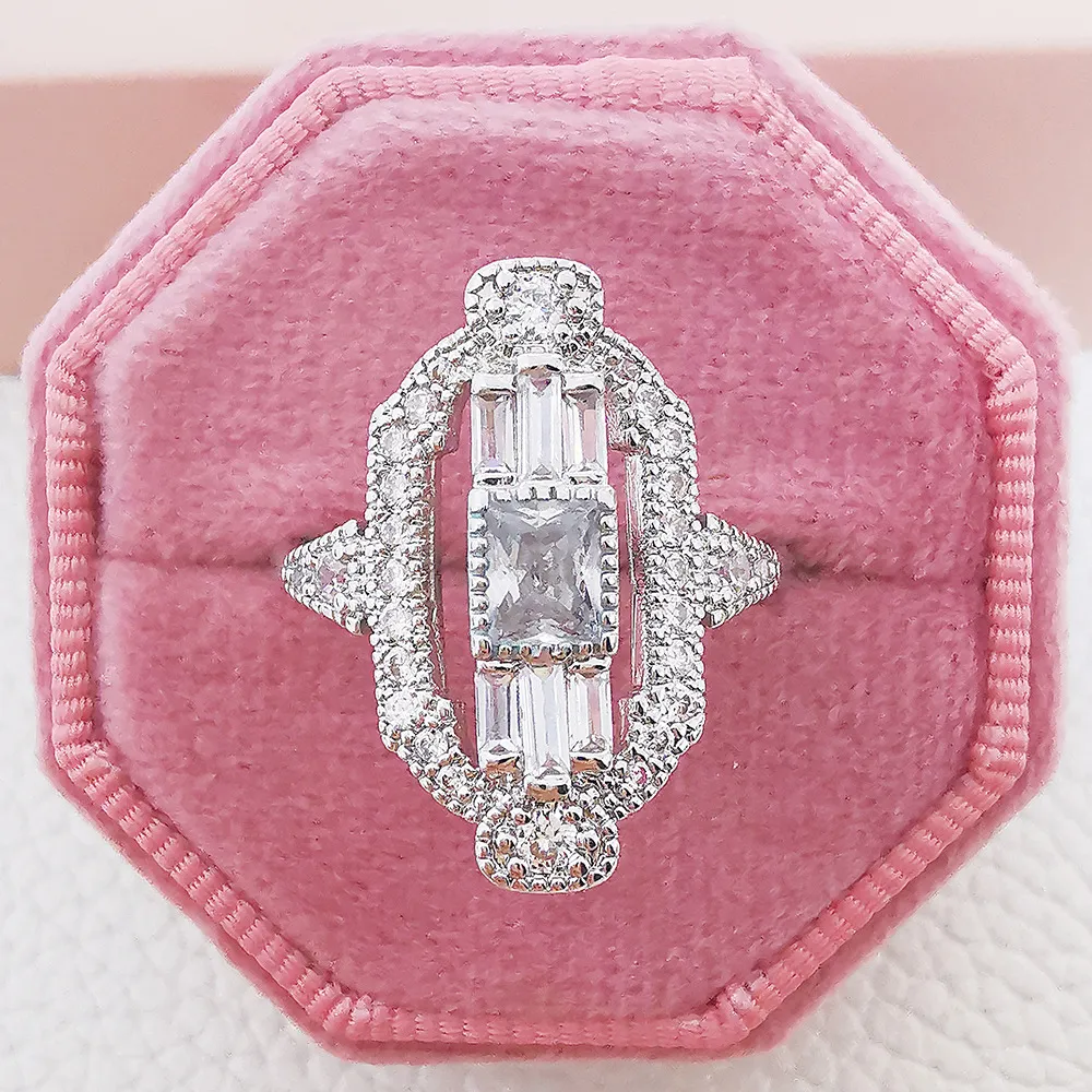 女性の高級デザイナーホローパレススタイルフル3AモイサナイトダイヤモンドプリンセスリングジュエリーPT950メッキガールフレンドギフト婚約指輪1902