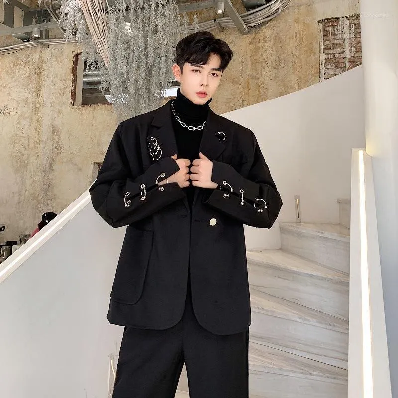 メンズスーツメンズブラックスーツジャケットメンズアイアンリング装飾ロングスリーブカジュアルブラザーマスチュリノ韓国ファッションシングルバックル男性