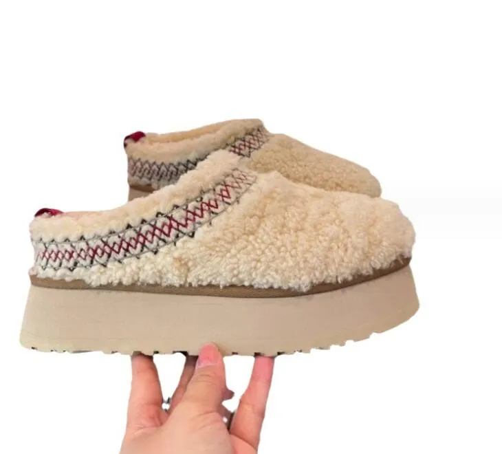 Pantofole da donna Tazz Braid con plateau e stivali da neve che mantengono caldi gli stivali morbidi e confortevoli in pelle di pecora peluche stivali casual con scatola di carta Bellissimi regali