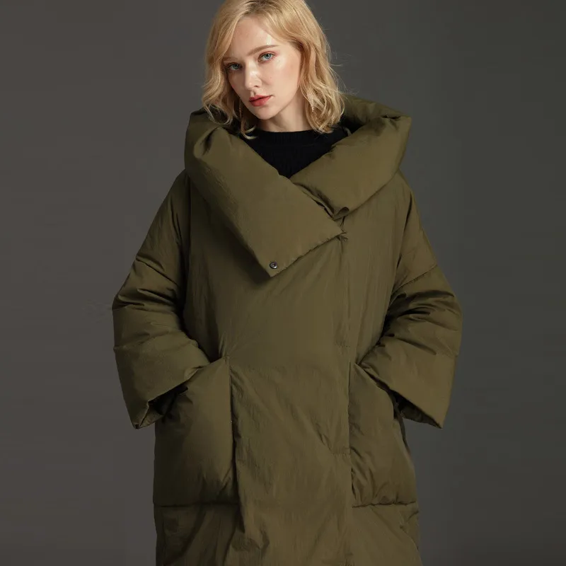 Kvinnlig designer Kvinnor White Duck Down Winter Warm Large Quilt Style Simple Black Army Green Loose Hooded Extended and Thicked Down Jacket