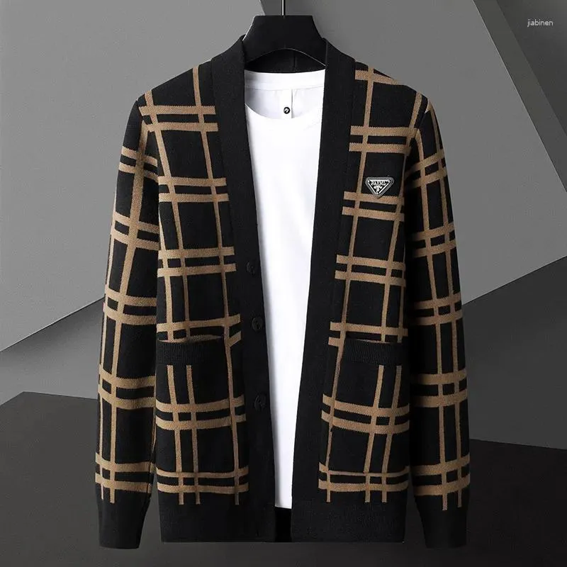 Pulls pour hommes Haut de gamme Marque Cardigan tricoté pour hommes Printemps et automne 2023 Mode Plaid Exquise Broderie Pull Châle Manteau Casual