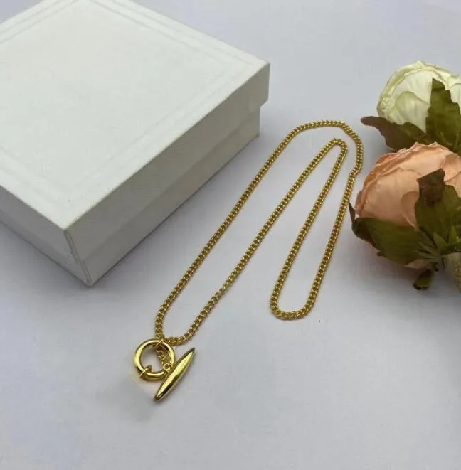 Modeaccessoires, modische Halskette, Armband, Ohrringe für neue Modekleidung, Volldiamant-Ohrringe, Armbänder, klassischer Gold-Silber-Ohrring mit Geschenkbox