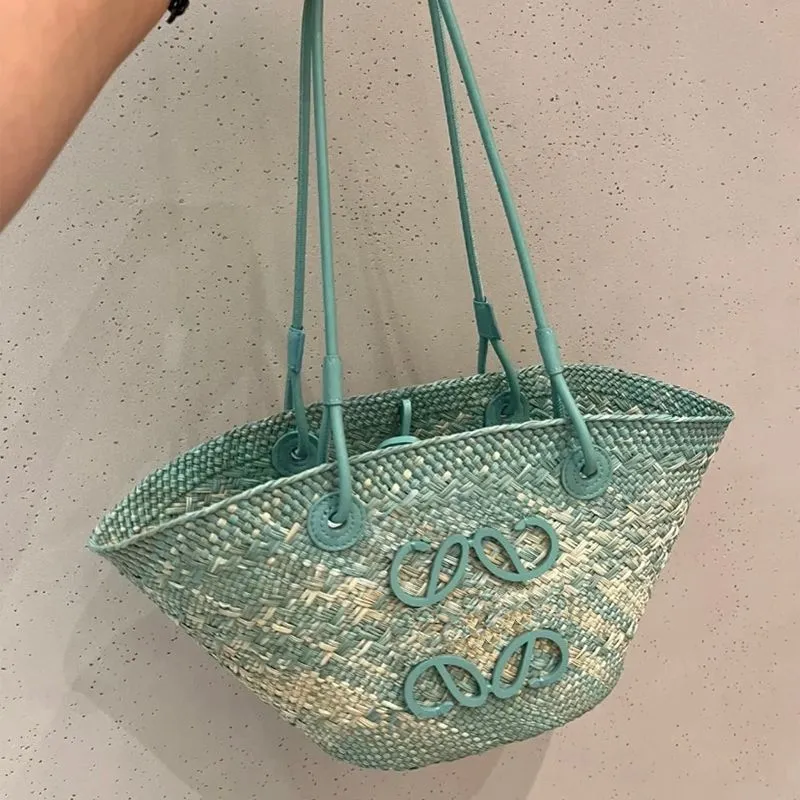 Sac fourre-tout fait à la main Sac à main en paille dégradée Sac de plage d'été Femme Big Vine Panier tressé Sac à bandoulière fourre-tout Grand sac à provisions tissé de créateur bas de notre marque