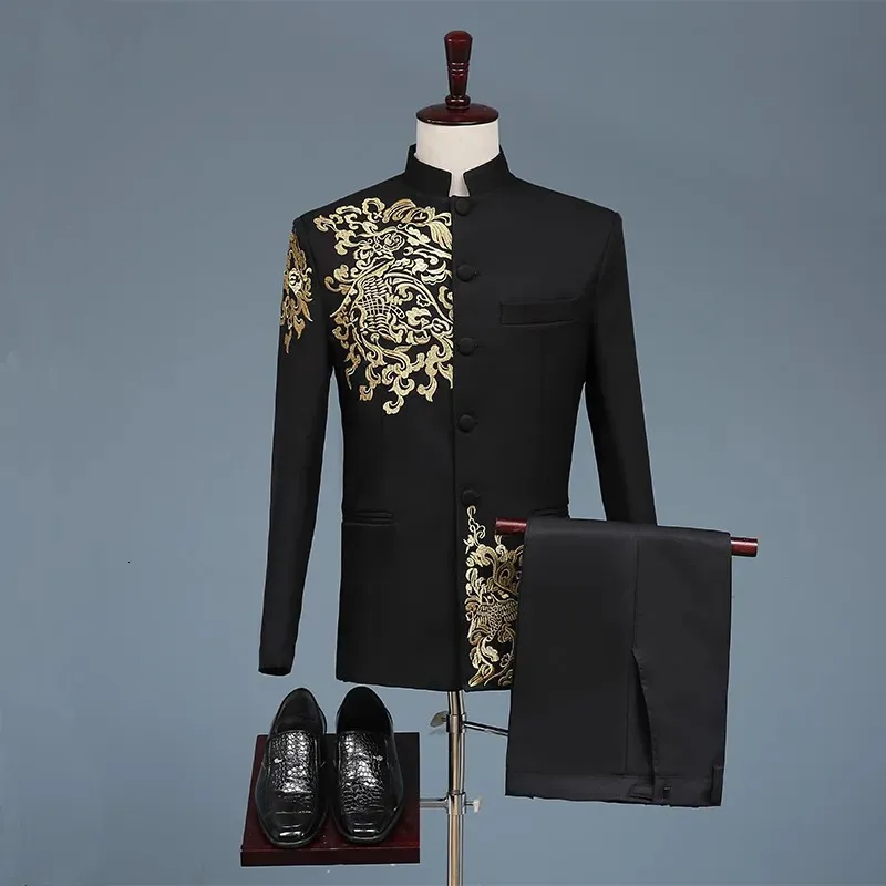 Trajes para hombres Blazers Trajes para hombres en blanco y negro Blazers con bordado dorado de estilo chino Traje de presentador de graduación Equipos de cantantes masculinos Coro Traje de boda DS 231027