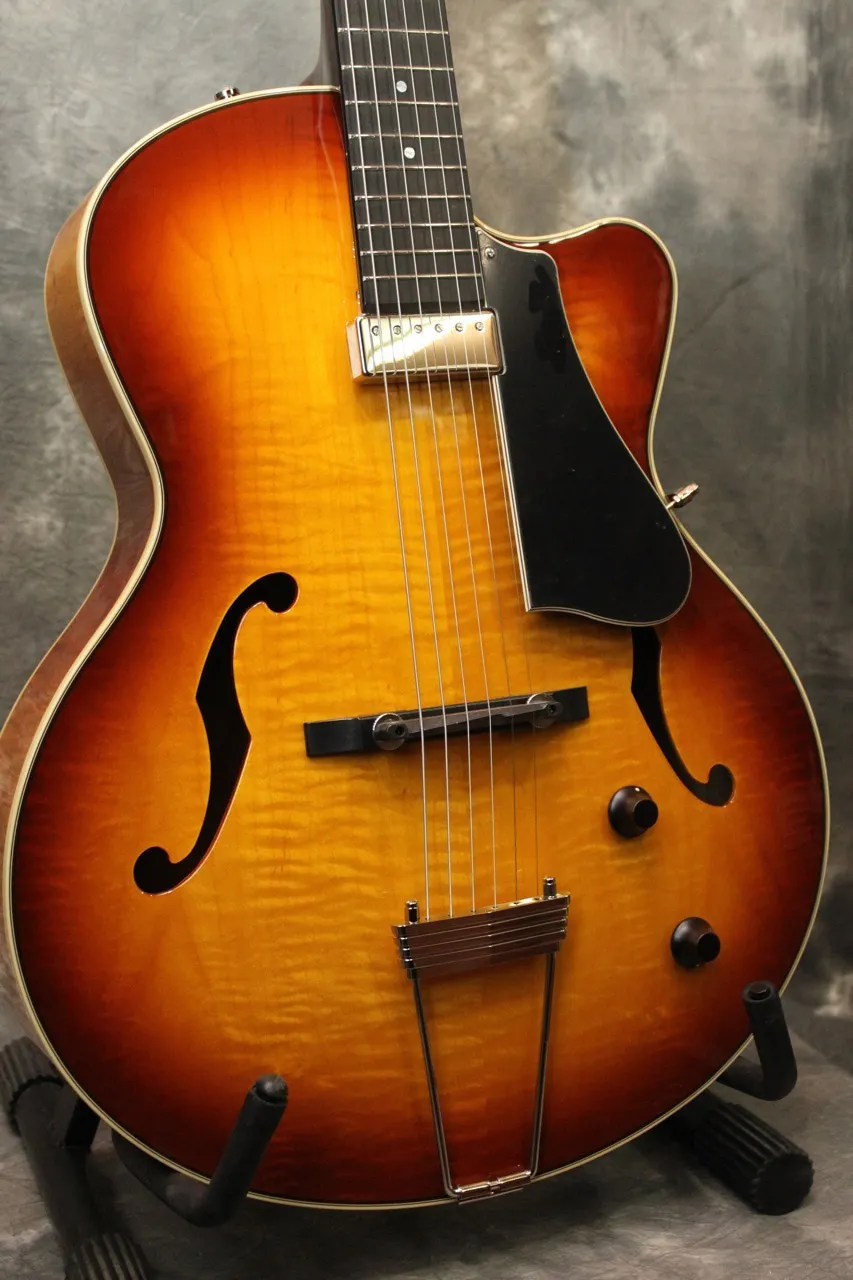 HOT SELL GODKVALITET ELEKTORT GUITAR NY 2013 5th Avenue Sunburst AAA Flame Top -Sekund Fabriksartikel Musikinstrument