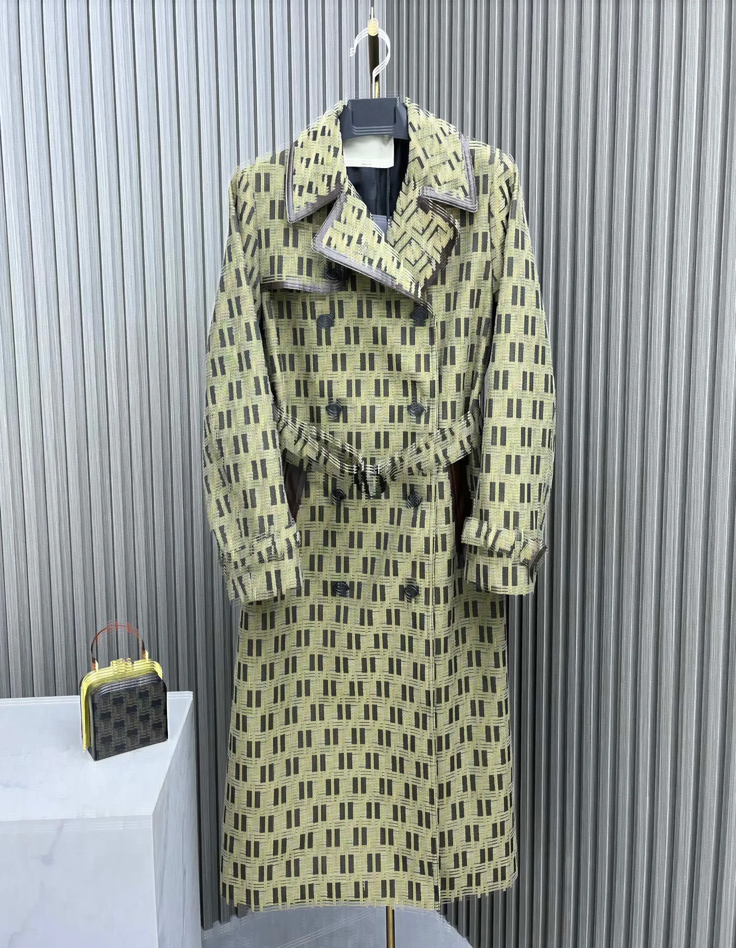 F1023 Damen-Trenchmäntel, klassischer Designer-Kleidungsblazer mit vollen Buchstaben, trendige Top-Qualität, lockere Textur, lange Herbst-Winter-Trenchmäntel